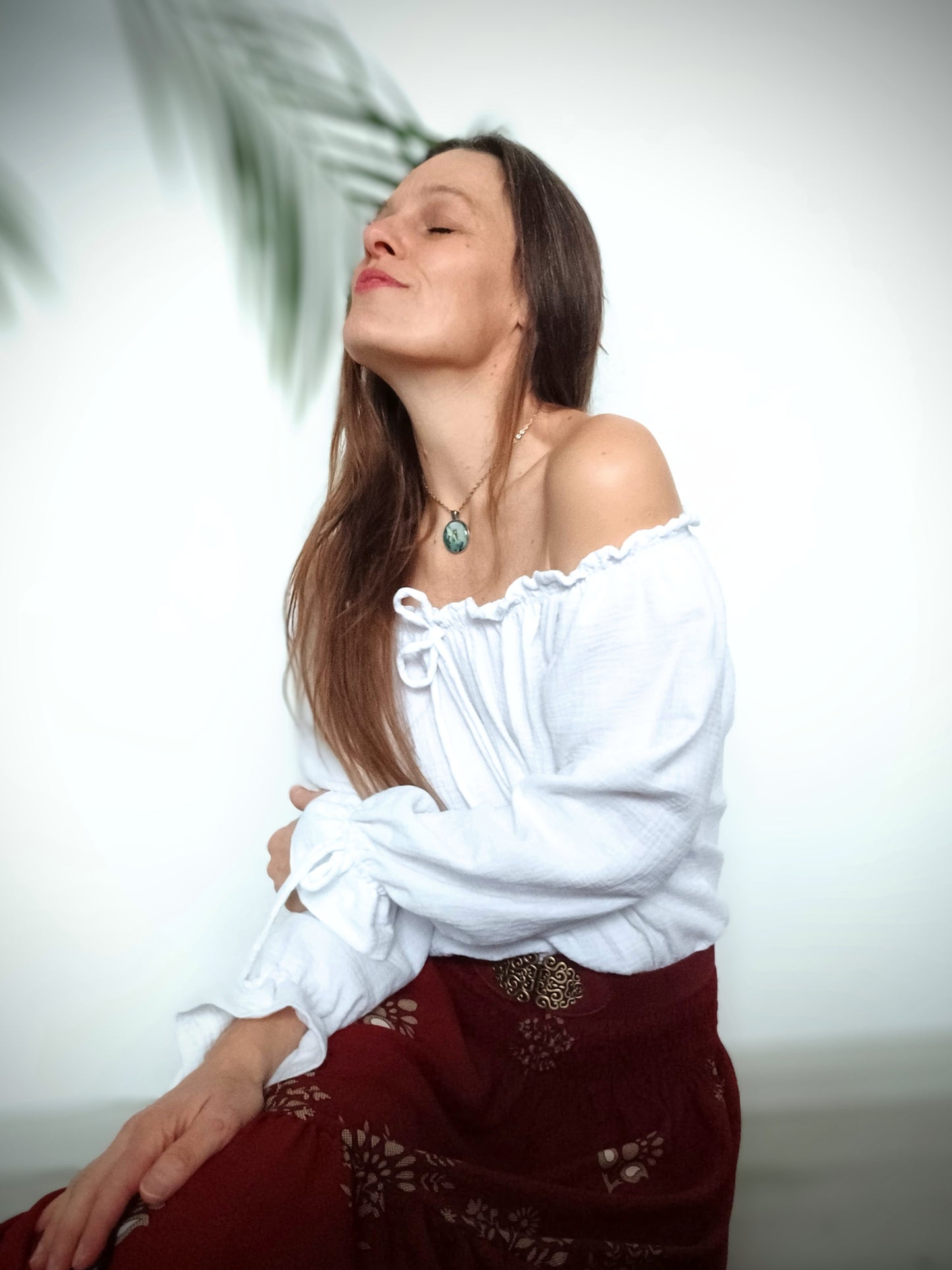 PŮVABNÁ ROMANTICKÁ BOHO HALENKA BÍLÁ MUŠELÍNOVÁ