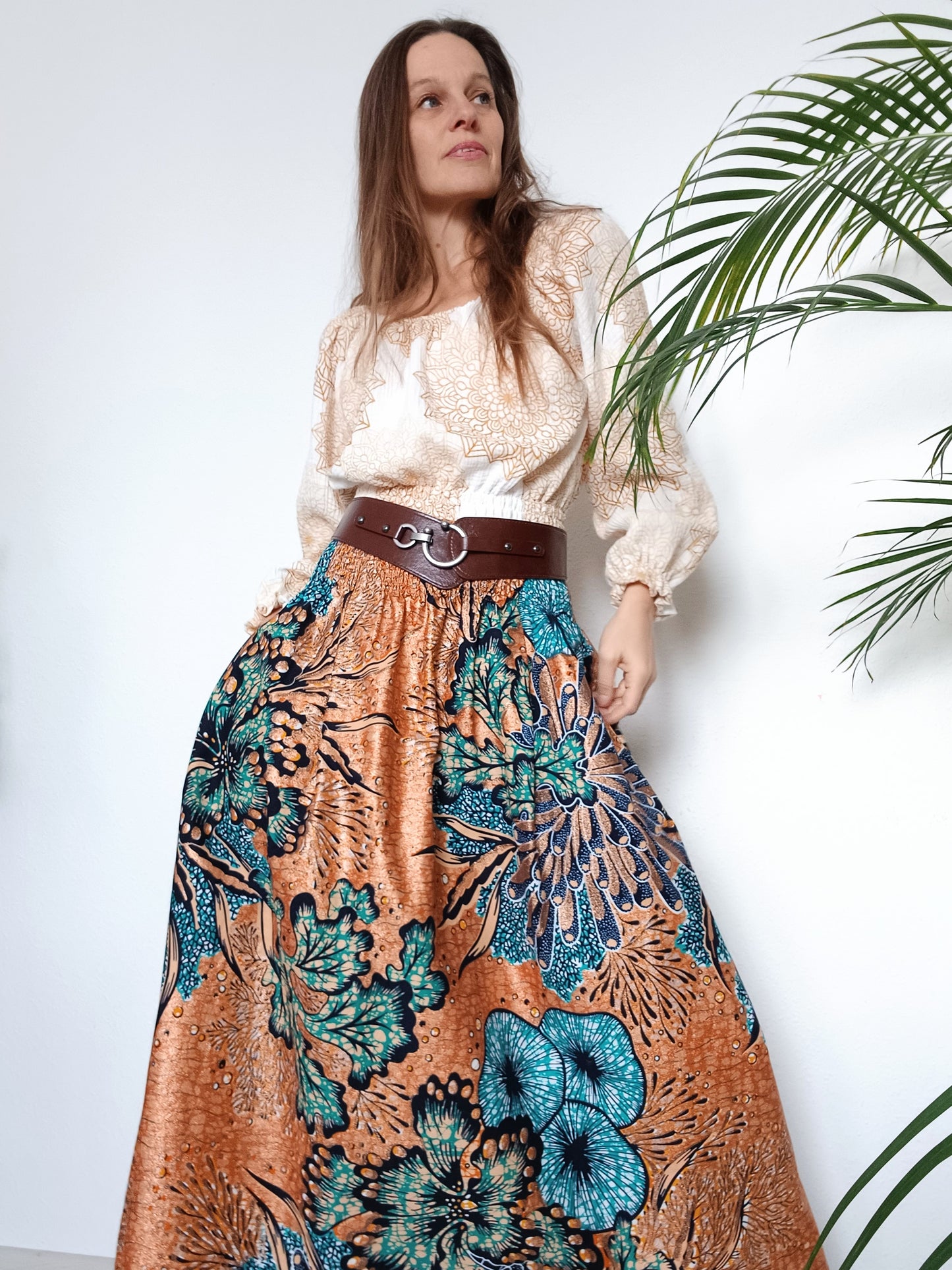 MĚDĚNÁ NÁDHERNÁ EXLUSÍVNÍ SUKNĚ S KAPSAMI