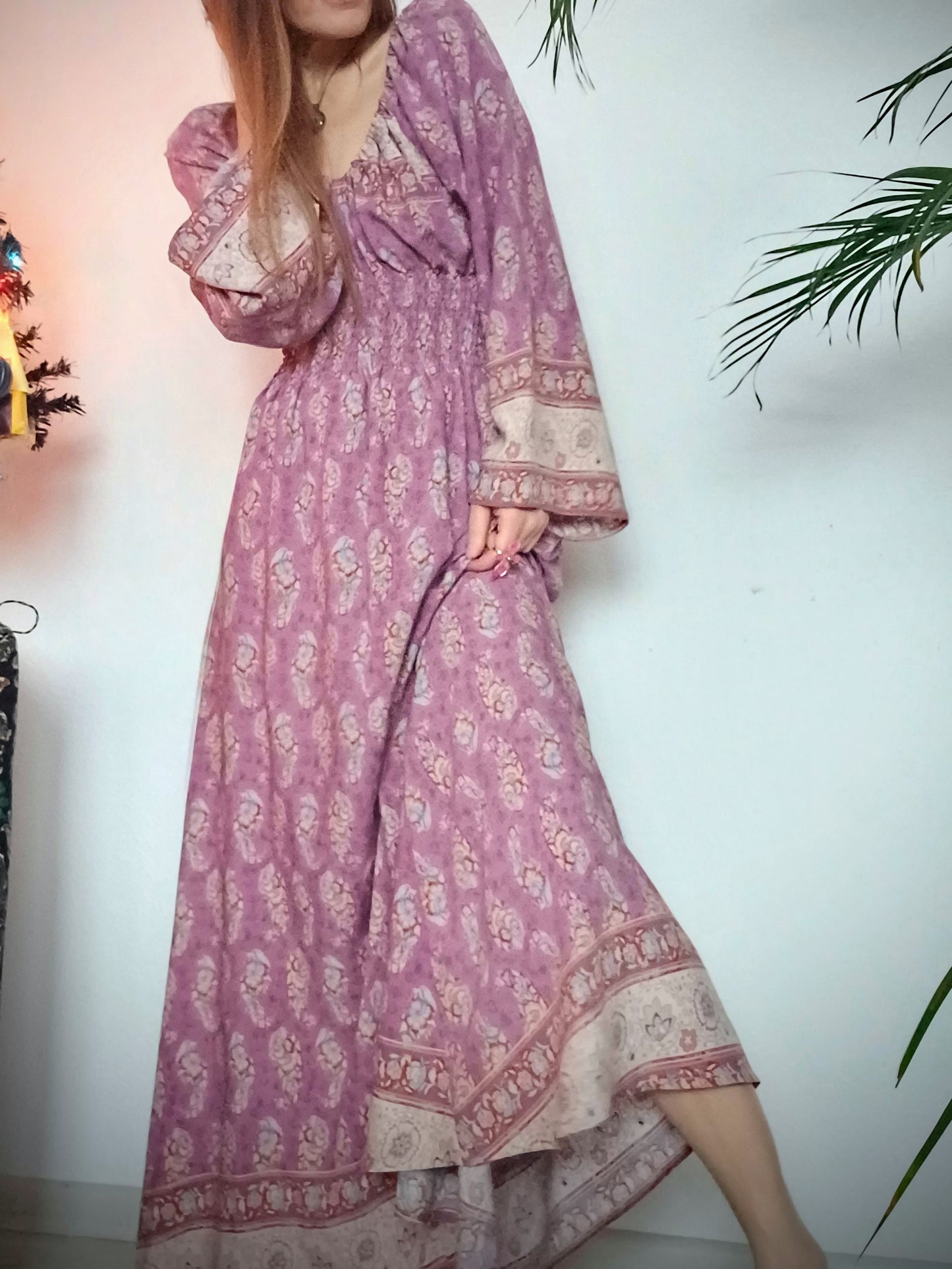 ÚCHVATNÉ BOHO ŠATIČKY S BORDUROU NA RUKÁVECH A V DÉLCE