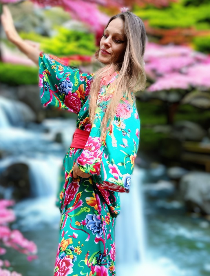 ŠATY KVĚTINOVÉ  V JAPONSKÉM STYLU