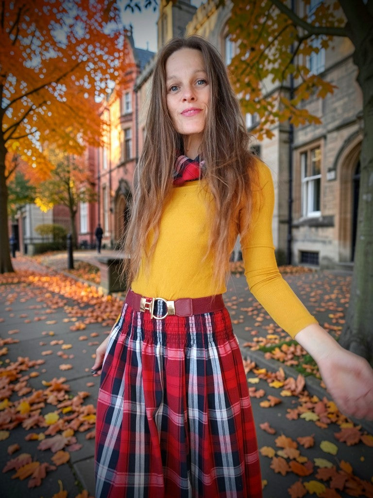ÚCHVATNÁ KÁRO SUKNĚ V DÉLCE MIDI