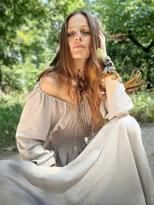 ÚCHVATNÉ ŠATY OBŘADNÍ -BOJOVNICE ,POUTNICE