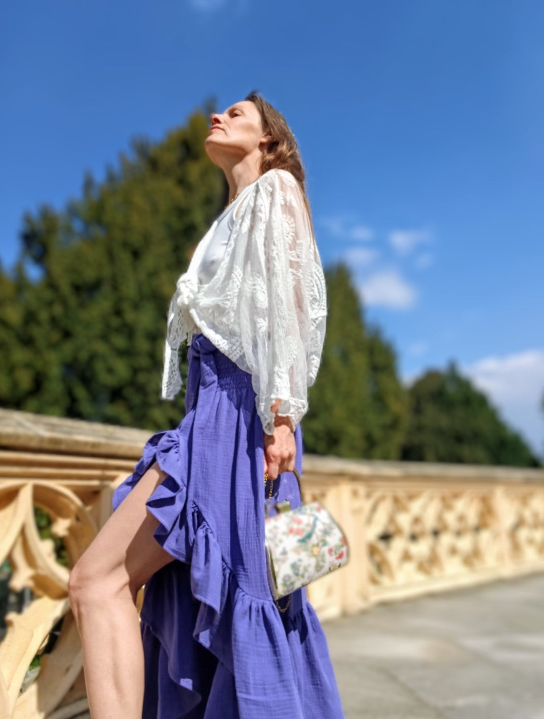 SEXY SUKÝNKA S VYSOKÝM ROZPARKEM FIALOVÁ