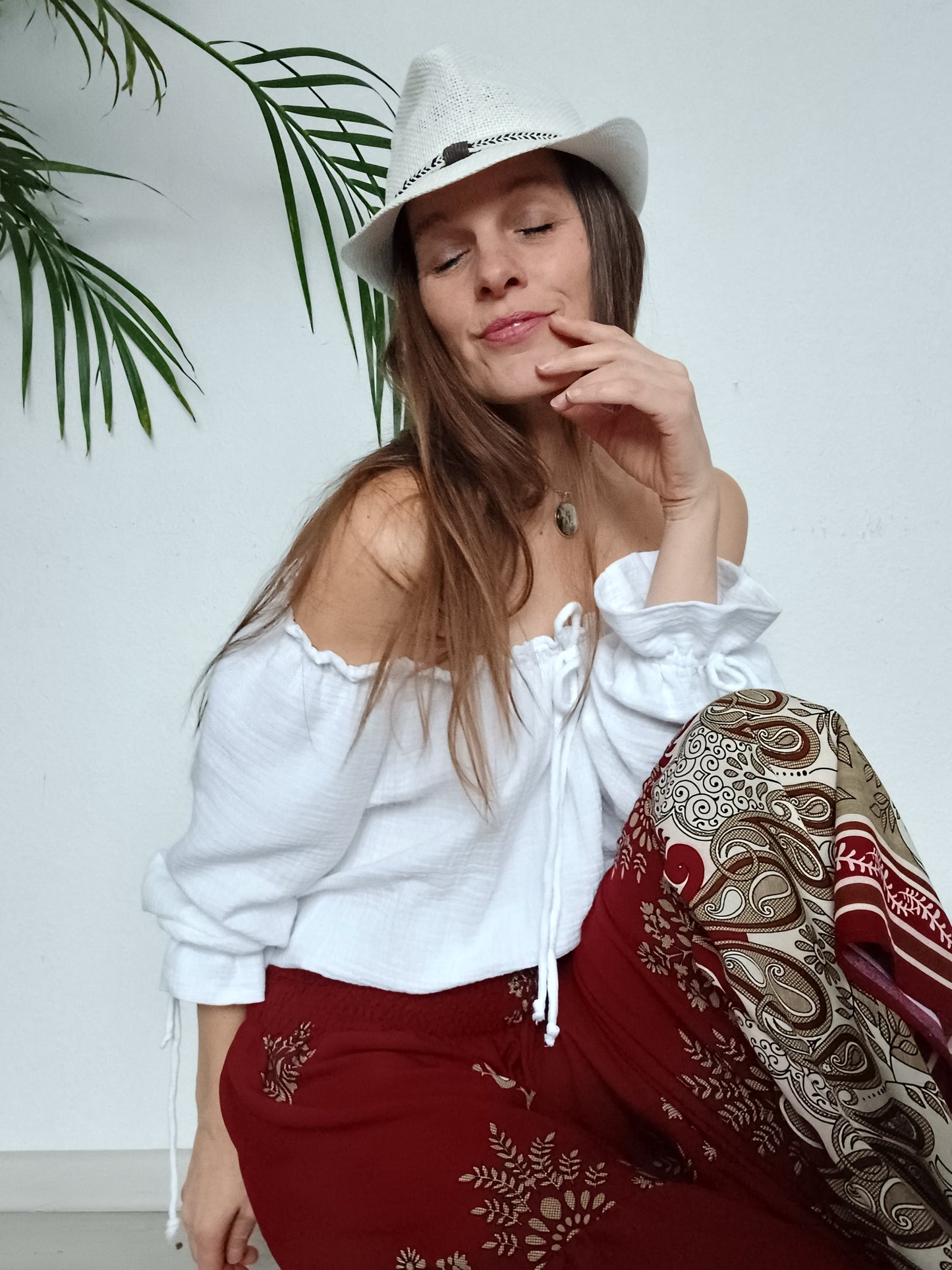 PŮVABNÁ ROMANTICKÁ BOHO HALENKA BÍLÁ MUŠELÍNOVÁ