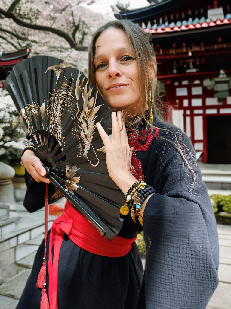 ŠATY S ČERVENÝM DRAKEM JAPONSKÉ