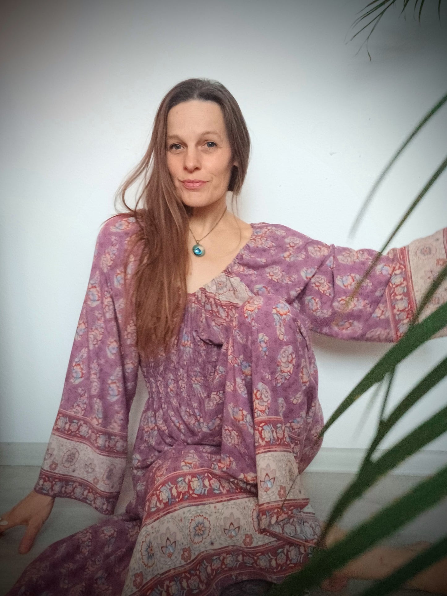 ÚCHVATNÉ BOHO ŠATIČKY S BORDUROU NA RUKÁVECH A V DÉLCE