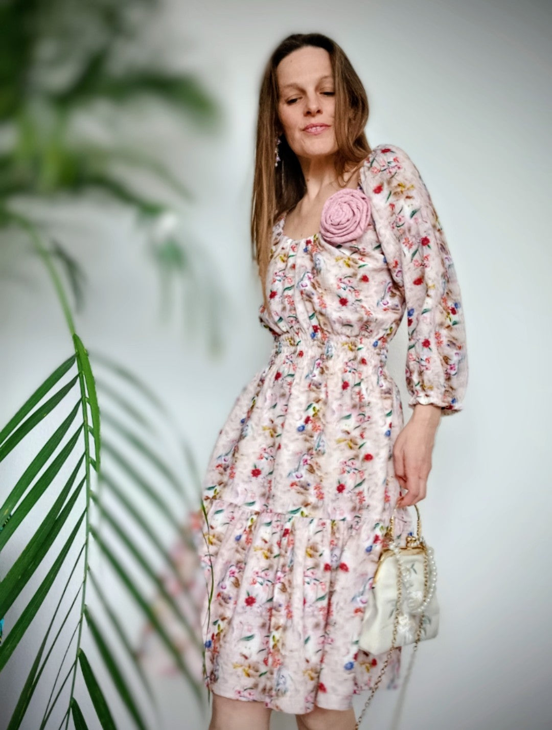 PŮVABNÉ NĚŽNÉ KRATŠÍ ŠATIČKY S VOLÁNKEM