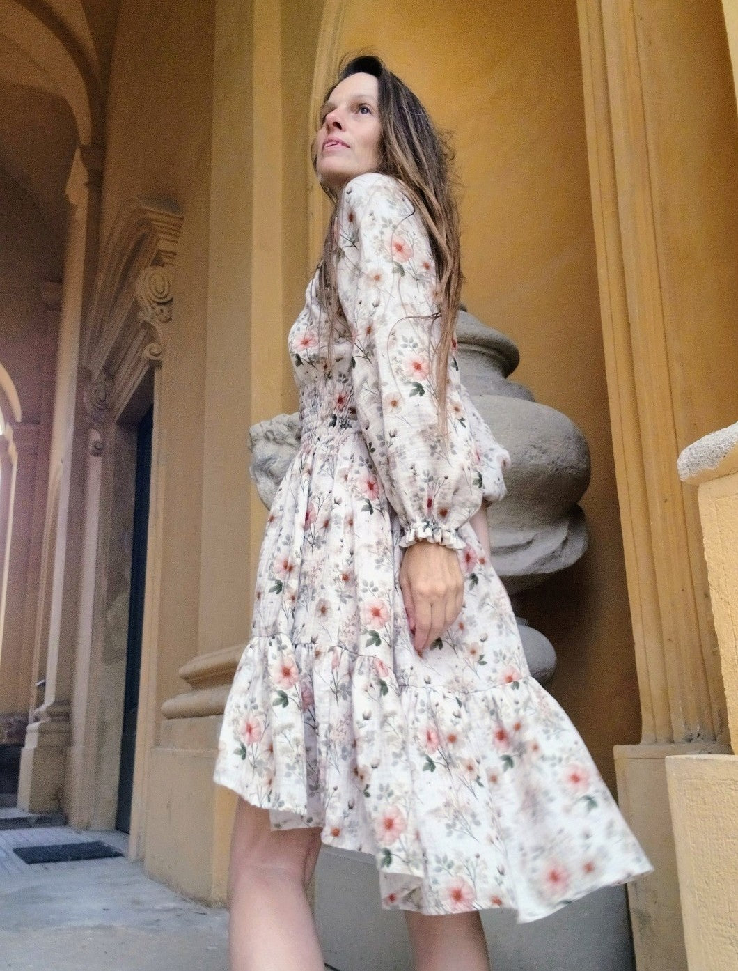 ŠATIČKY Z BIO MUŠELÍNU PŮVABNÉ KRATŠÍ  S VOLÁNKEM