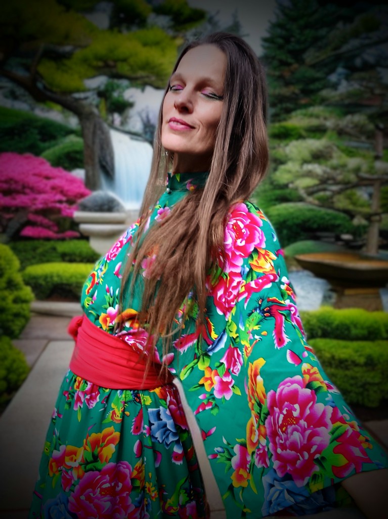 ŠATY KVĚTINOVÉ  V JAPONSKÉM STYLU