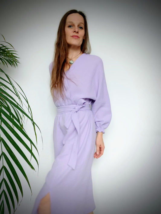 PŮVABNÉ MUŠELÍNOVÉ ŠATY LAVENDER