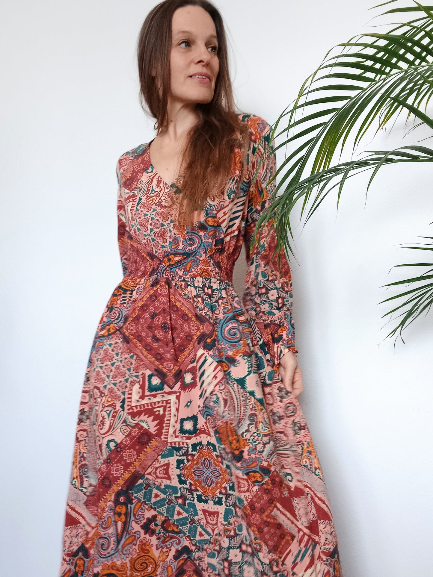 NÁDHERNÉ BOHO ŠATY MAXI S VOLÁNEM