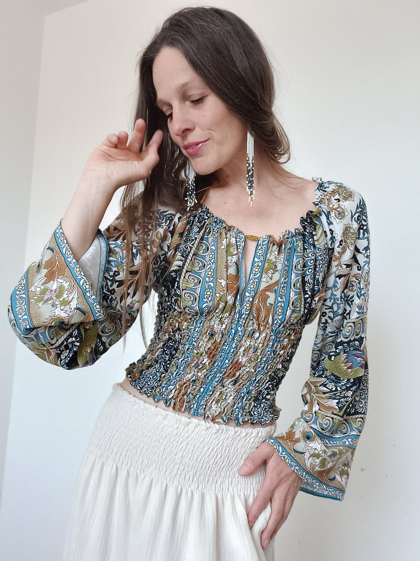 TOP/HALENKA V BOHO STYLU S BORDUROU NA RUKÁVECH