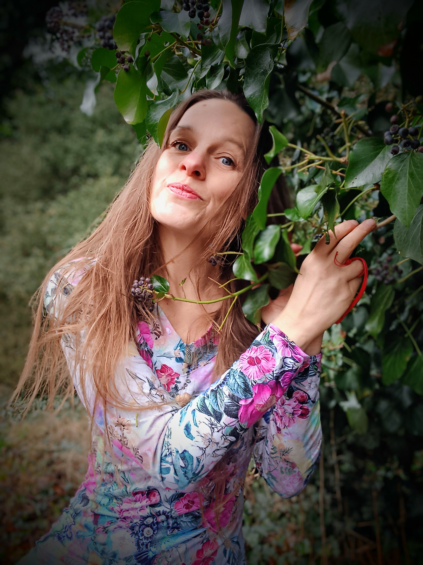 ÚPLETOVÉ ŠATY FAIRY S ROZPARKEM