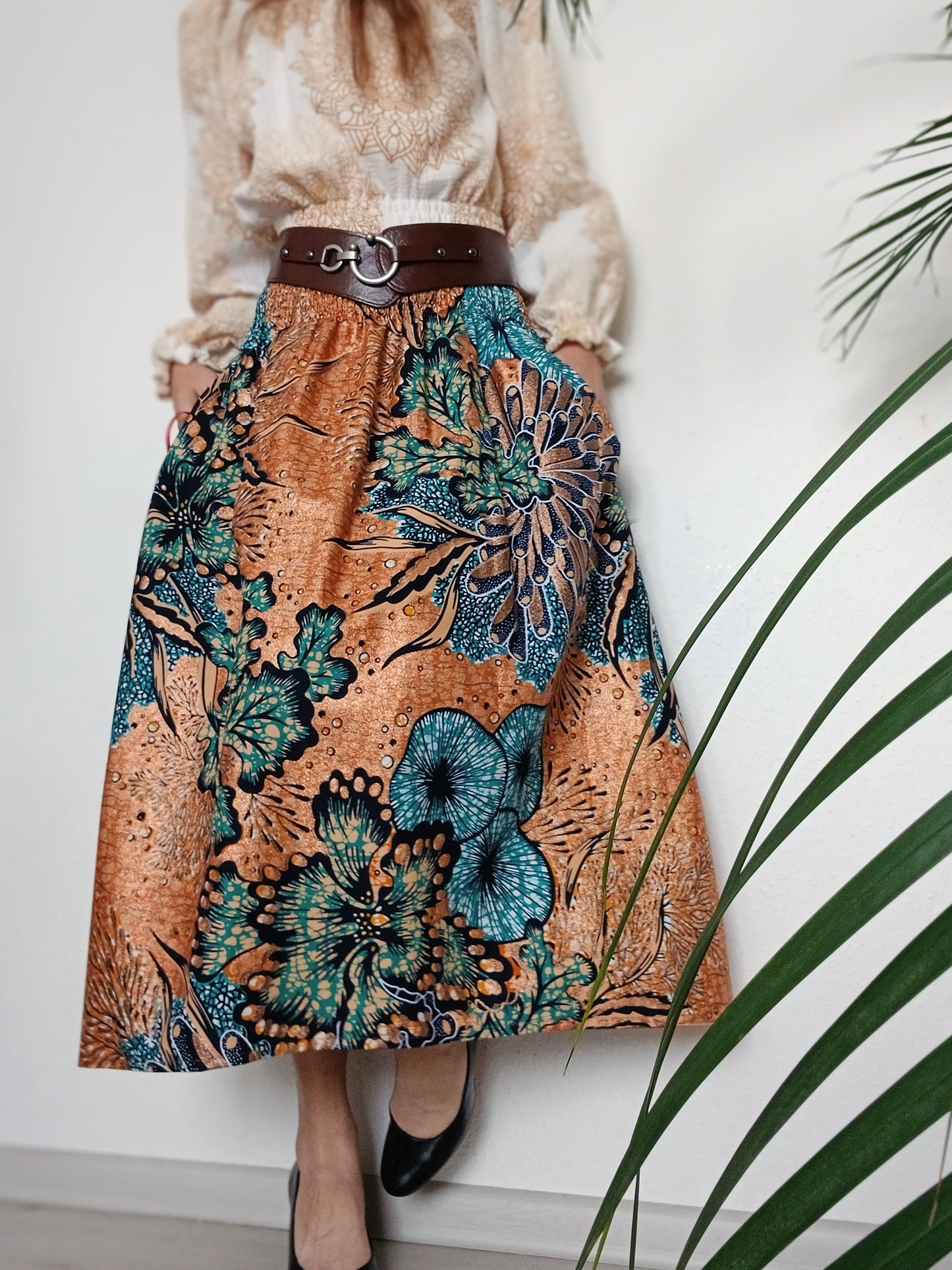 MĚDĚNÁ NÁDHERNÁ EXLUSÍVNÍ SUKNĚ S KAPSAMI