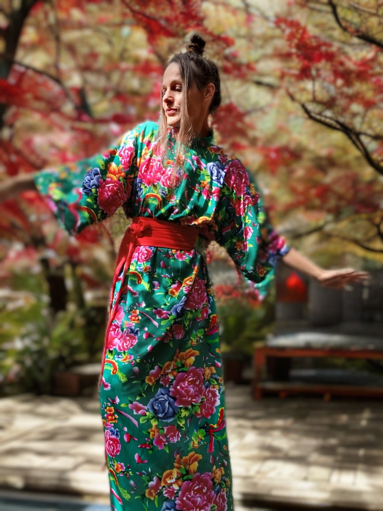 ŠATY KVĚTINOVÉ  V JAPONSKÉM STYLU