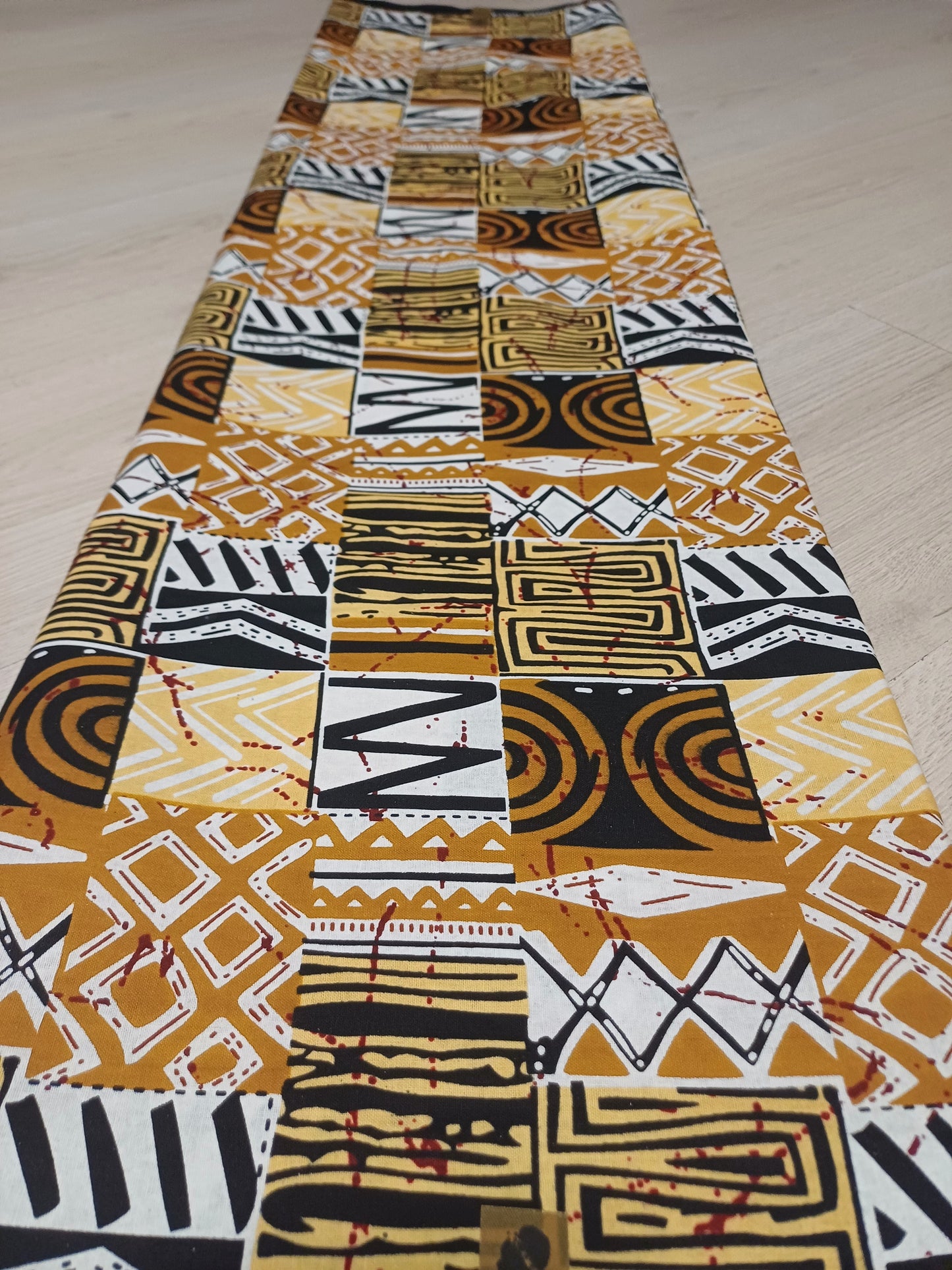 HNĚDÁ AFRICKÁ LÁTKA SAVANA