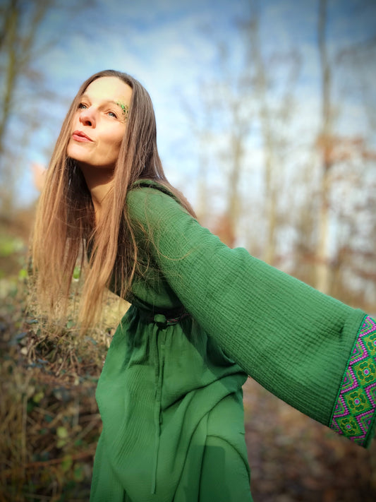 MAGIC GREEN FOREST -S BORDUROU NA RUKÁVECH A S OPASKEM