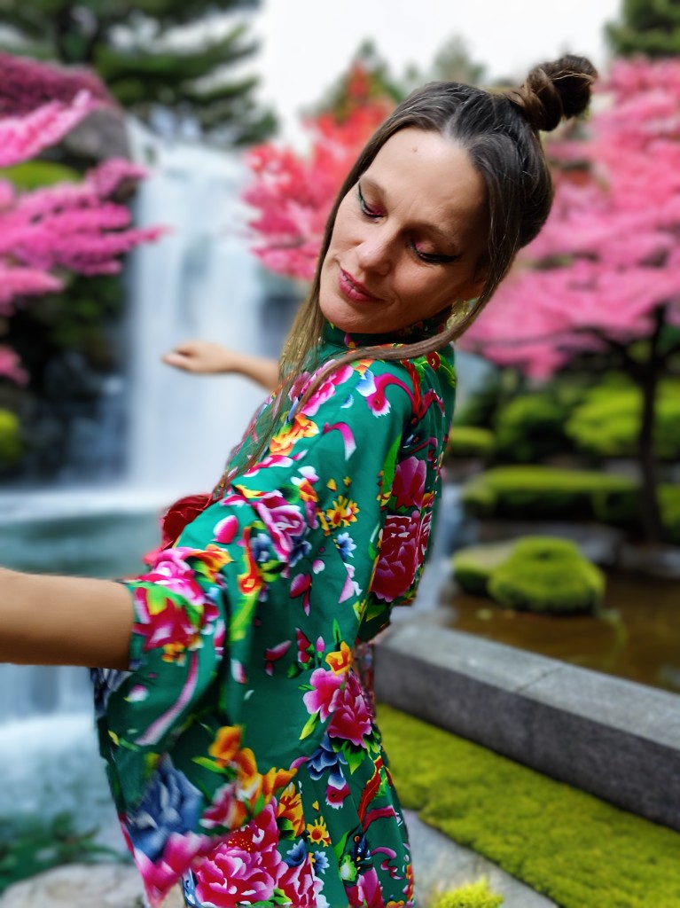 ŠATY KVĚTINOVÉ  V JAPONSKÉM STYLU