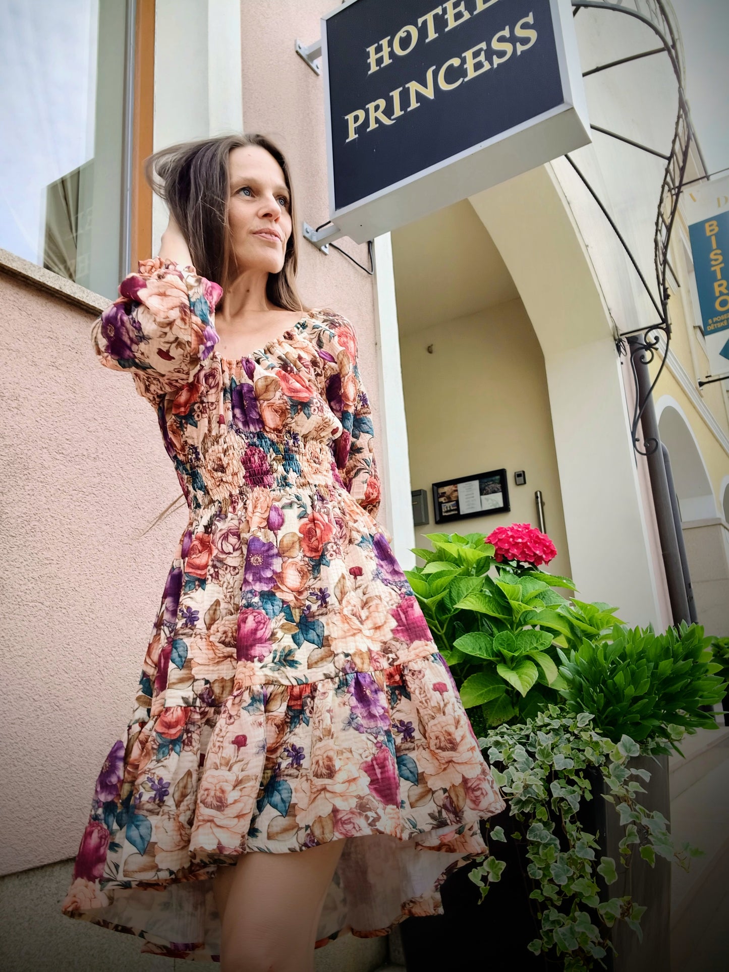ŠATY VE STYLU VINTAGE KVĚTY