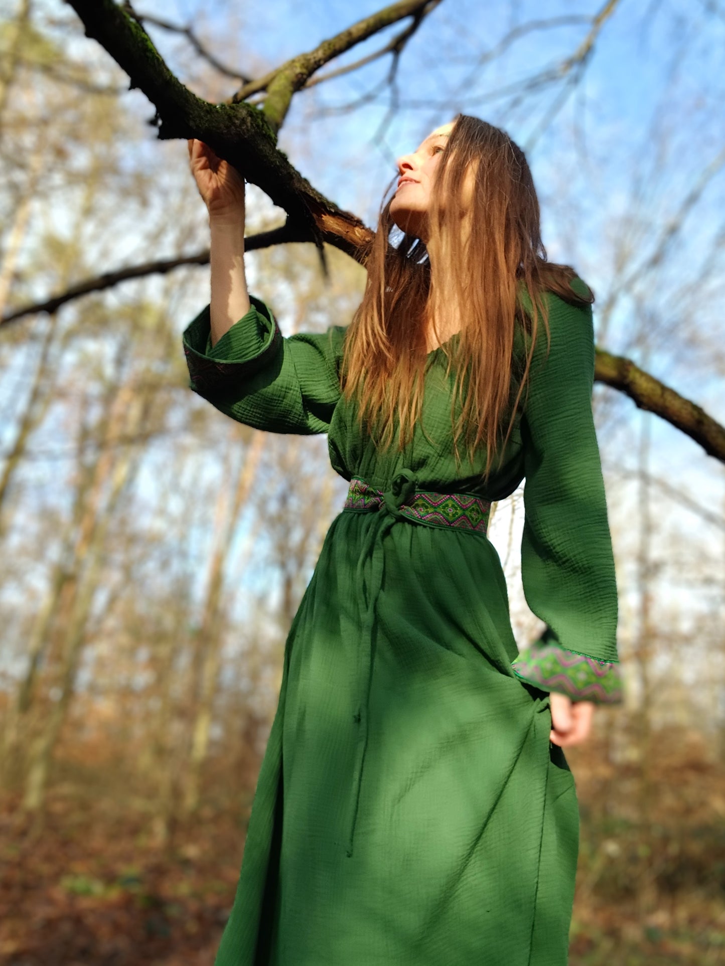 MAGIC GREEN FOREST -S BORDUROU NA RUKÁVECH A S OPASKEM
