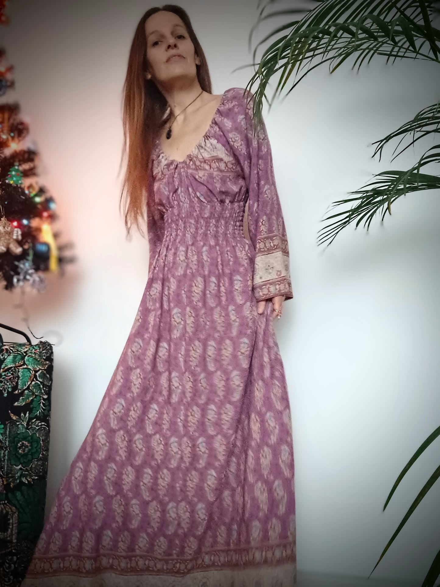 ÚCHVATNÉ BOHO ŠATIČKY S BORDUROU NA RUKÁVECH A V DÉLCE