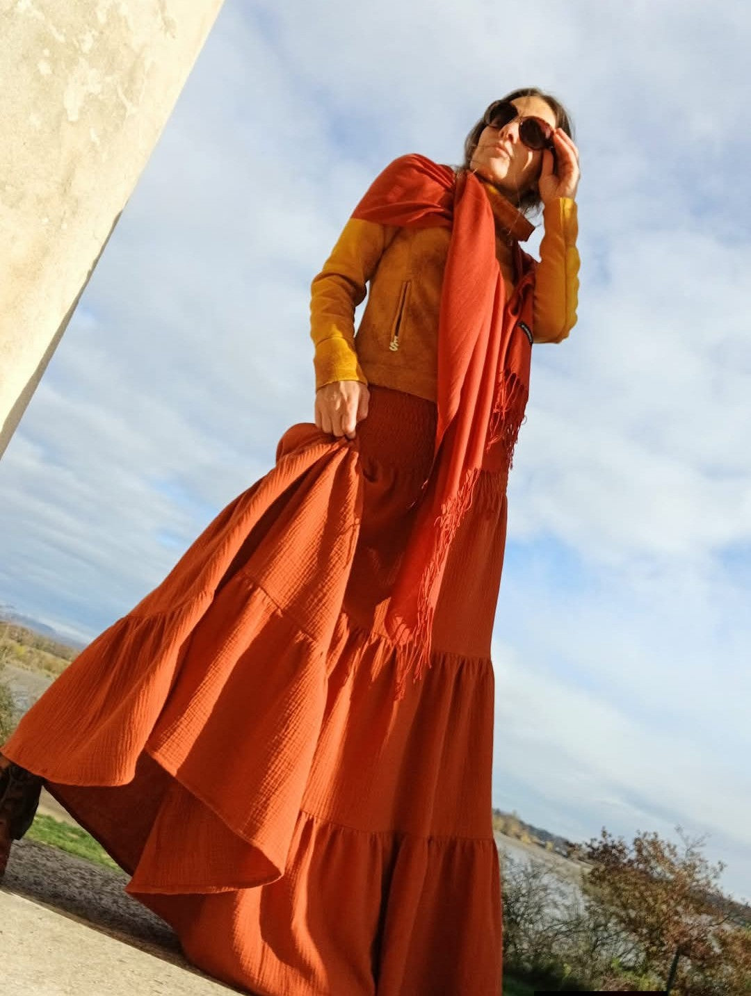 MAXI SUKNĚ KASKÁDOVITÁ