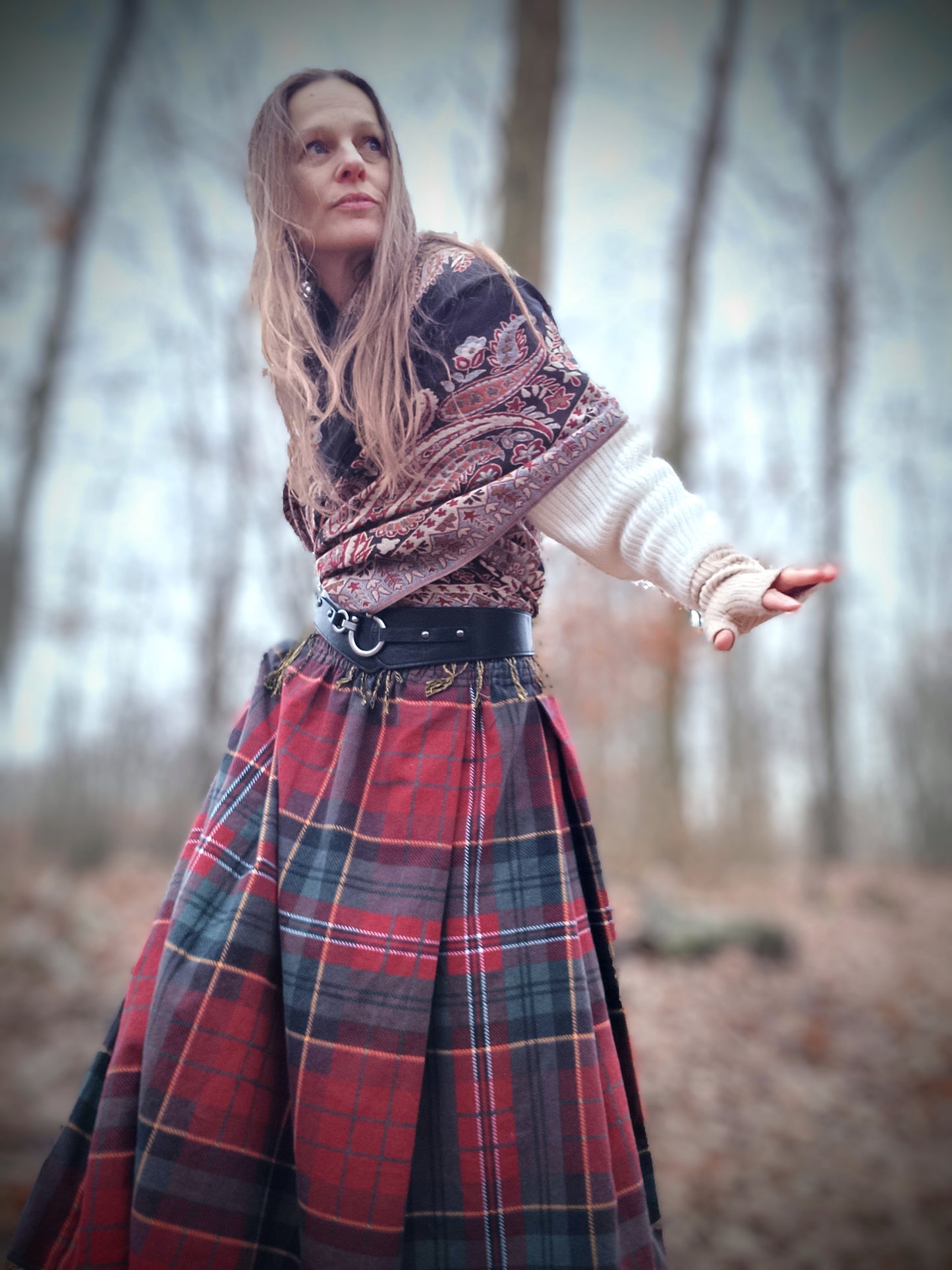 OUTLANDER SUKNĚ ČERVENO ZELENÁ