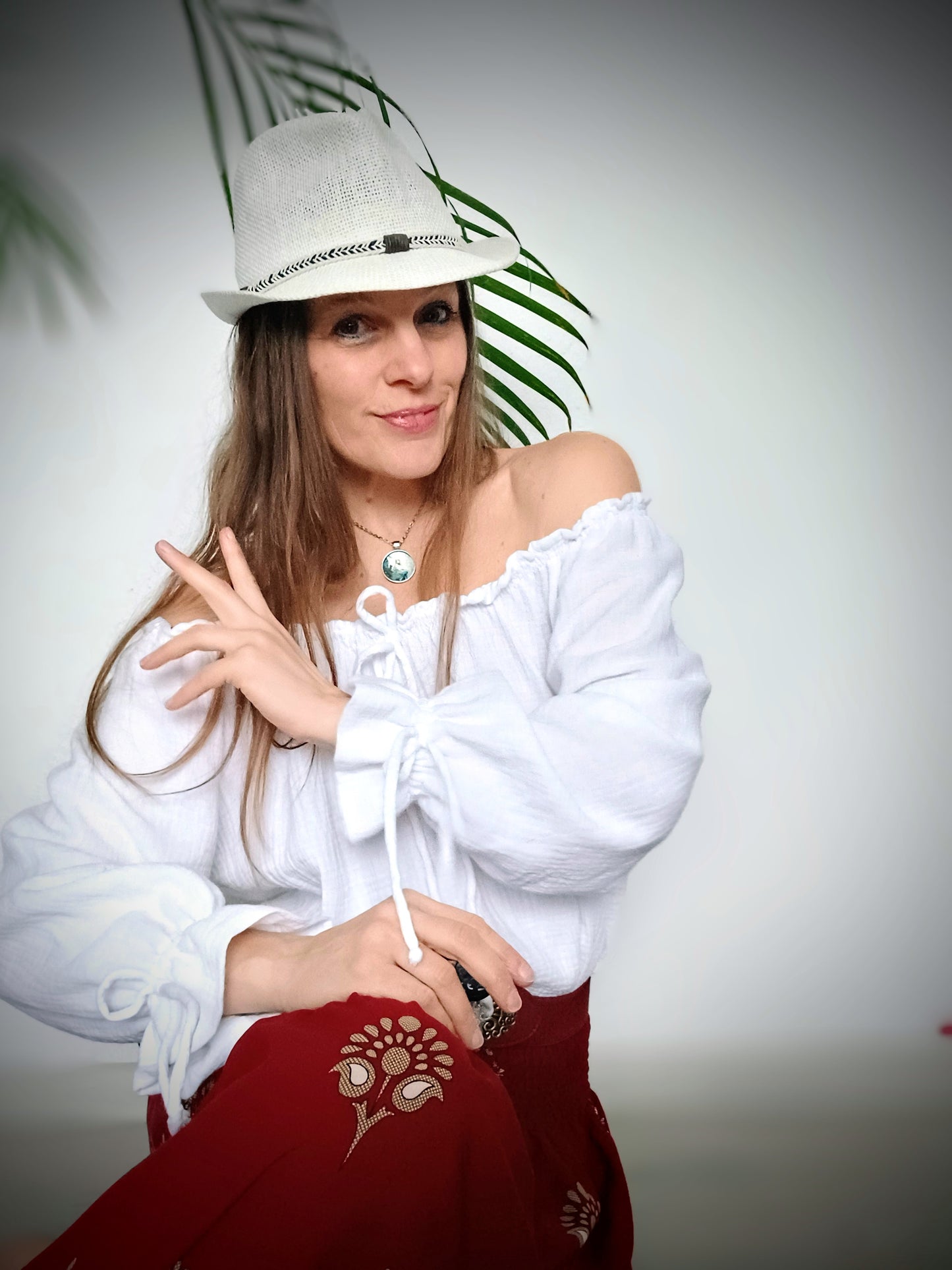 PŮVABNÁ ROMANTICKÁ BOHO HALENKA BÍLÁ MUŠELÍNOVÁ