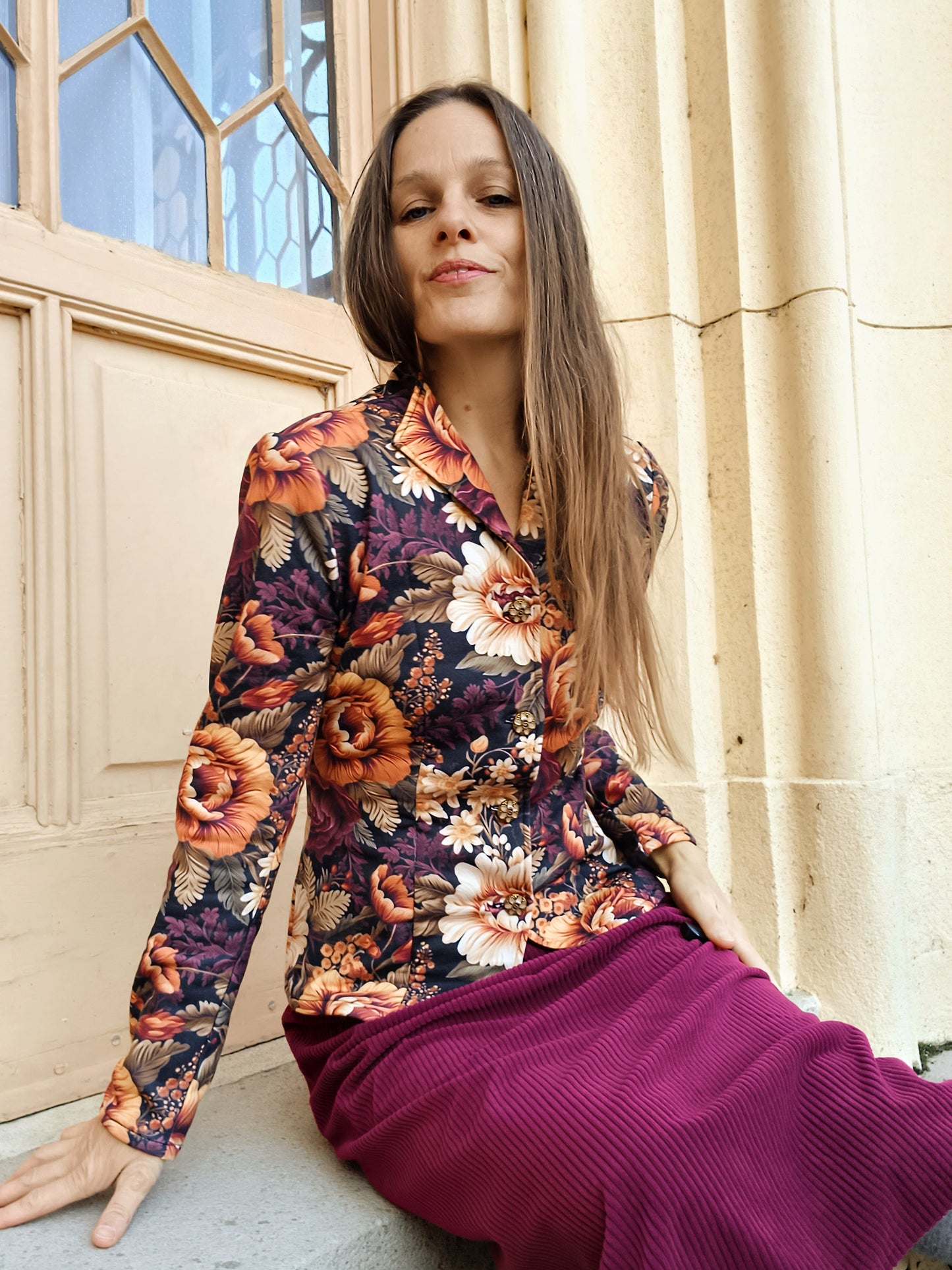 MANŠESTROVÁ SUKNĚ UŽŠÍHO STŘIHU BURGUNDSKÁ