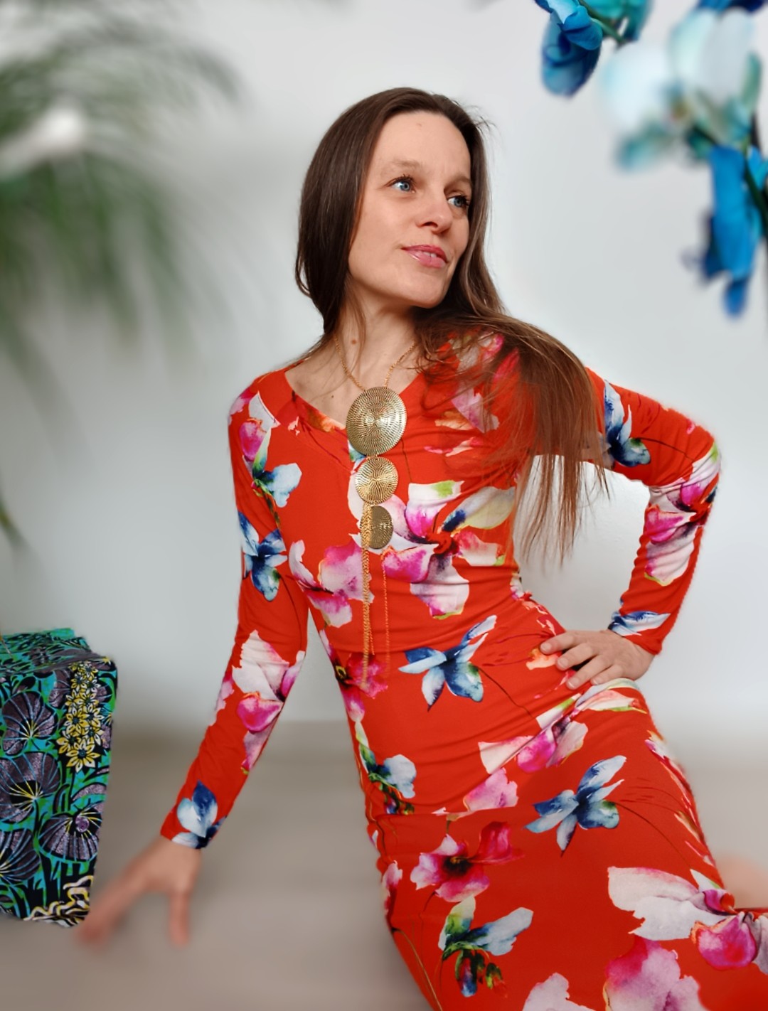 PŮVABNÉ UPLETOVÉ ŠATY KVĚTY AKVARELOVÉ