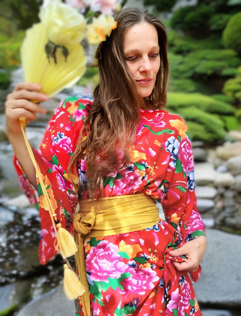 ÚCHVATNÉ ŠATY V JAPONSKÉM STYLU ČERVENÉ