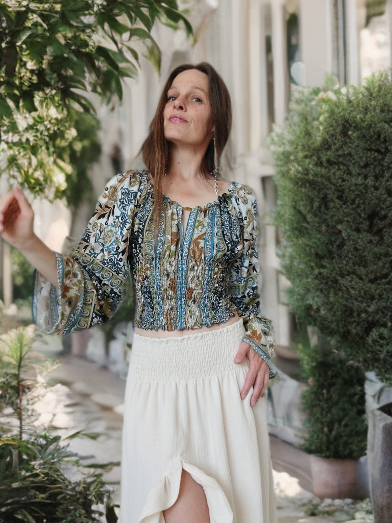 TOP/HALENKA V BOHO STYLU S BORDUROU NA RUKÁVECH