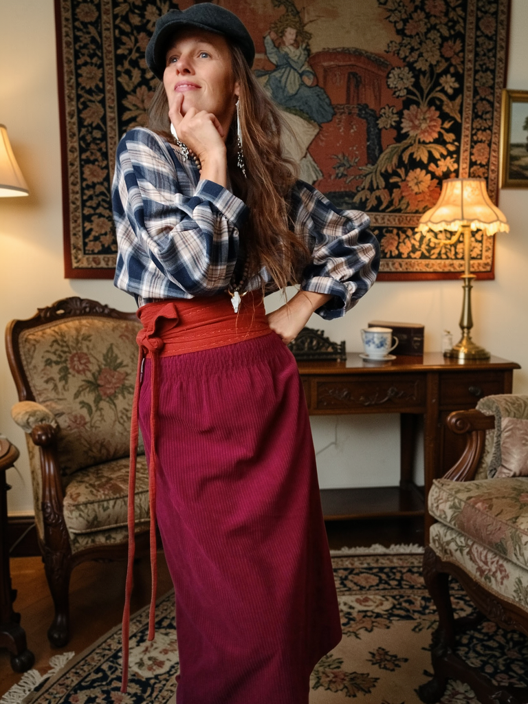 MANŠESTROVÁ SUKNĚ UŽŠÍHO STŘIHU BURGUNDSKÁ