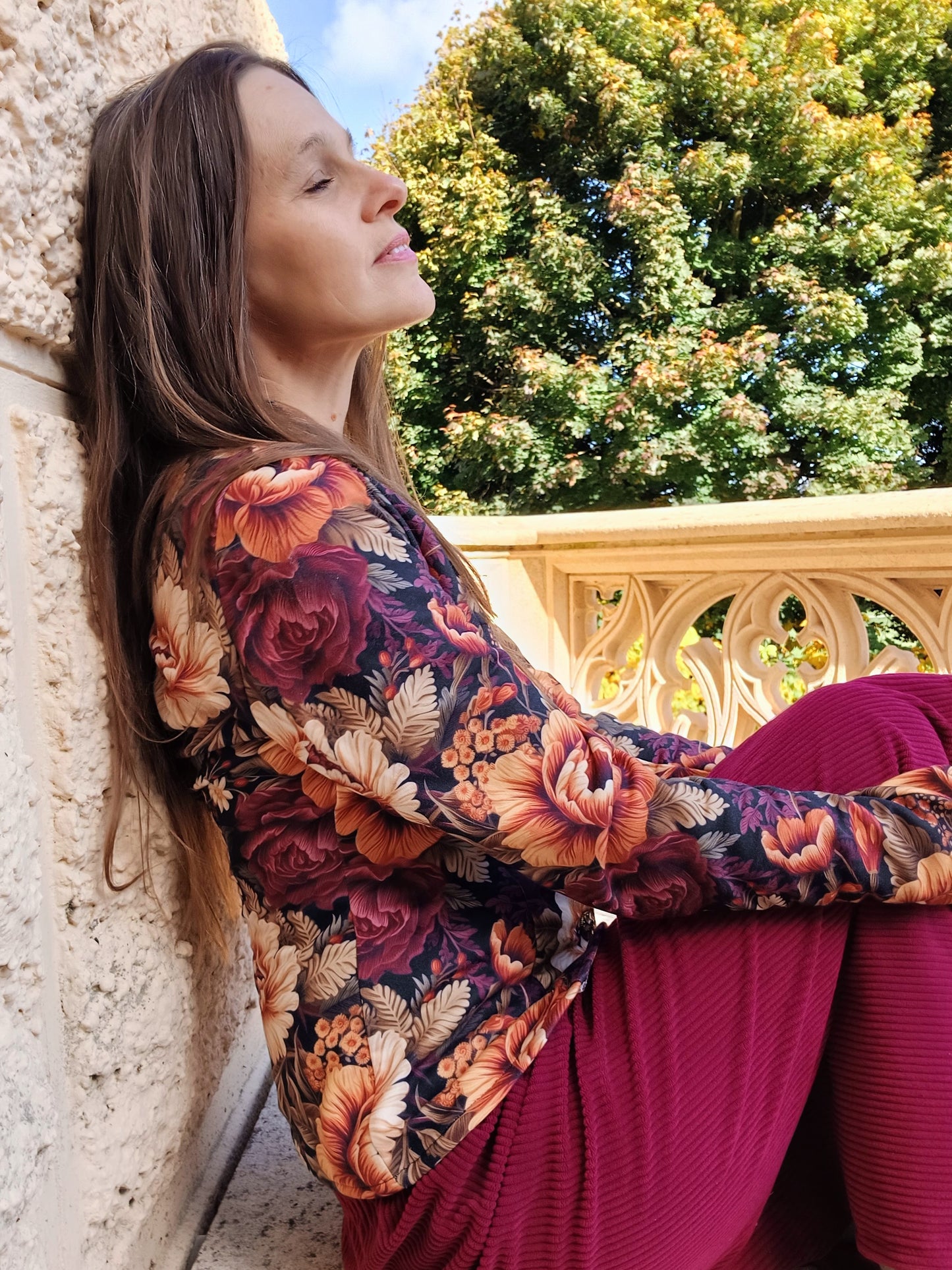 MANŠESTROVÁ SUKNĚ UŽŠÍHO STŘIHU BURGUNDSKÁ