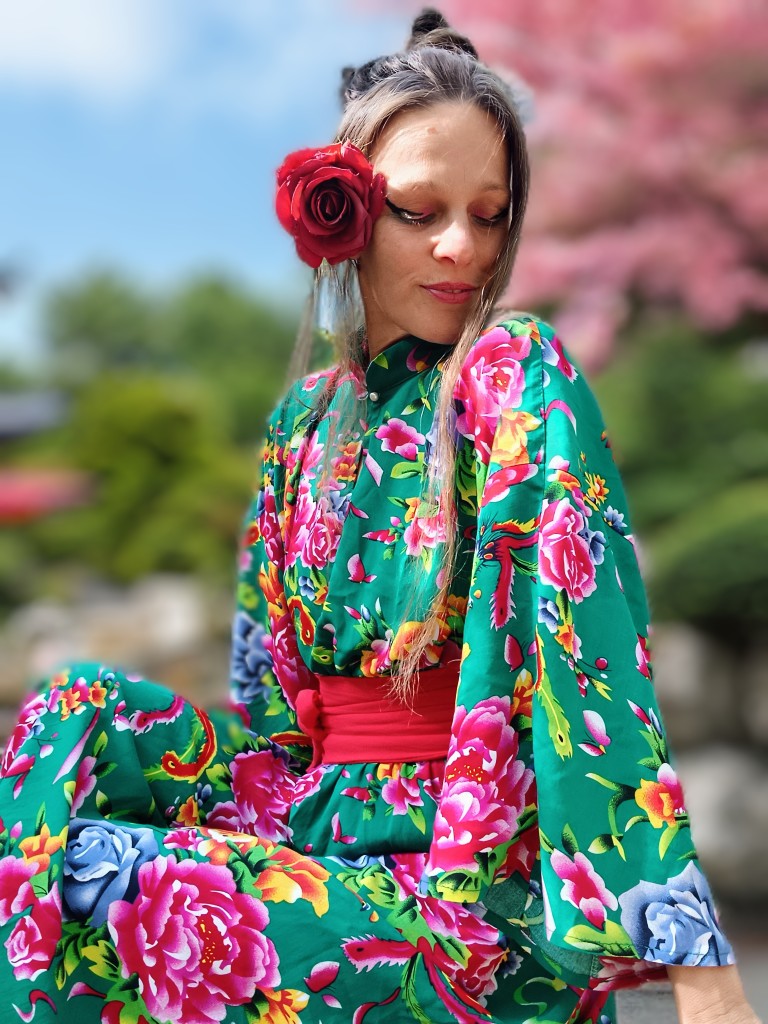 ŠATY KVĚTINOVÉ  V JAPONSKÉM STYLU