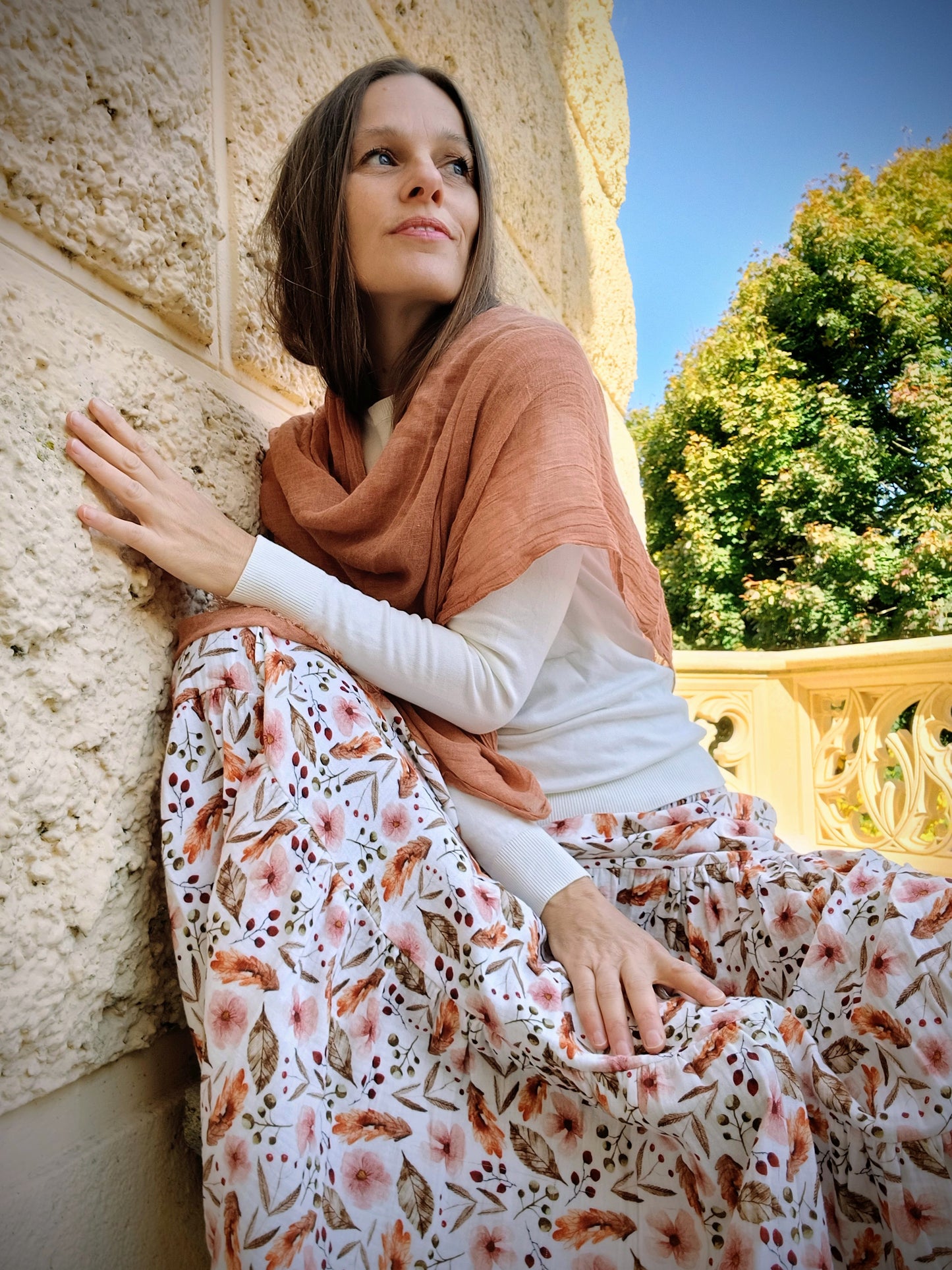 MAXI SUKNĚ KASKÁDOVITÁ BIO MUŠELÍN