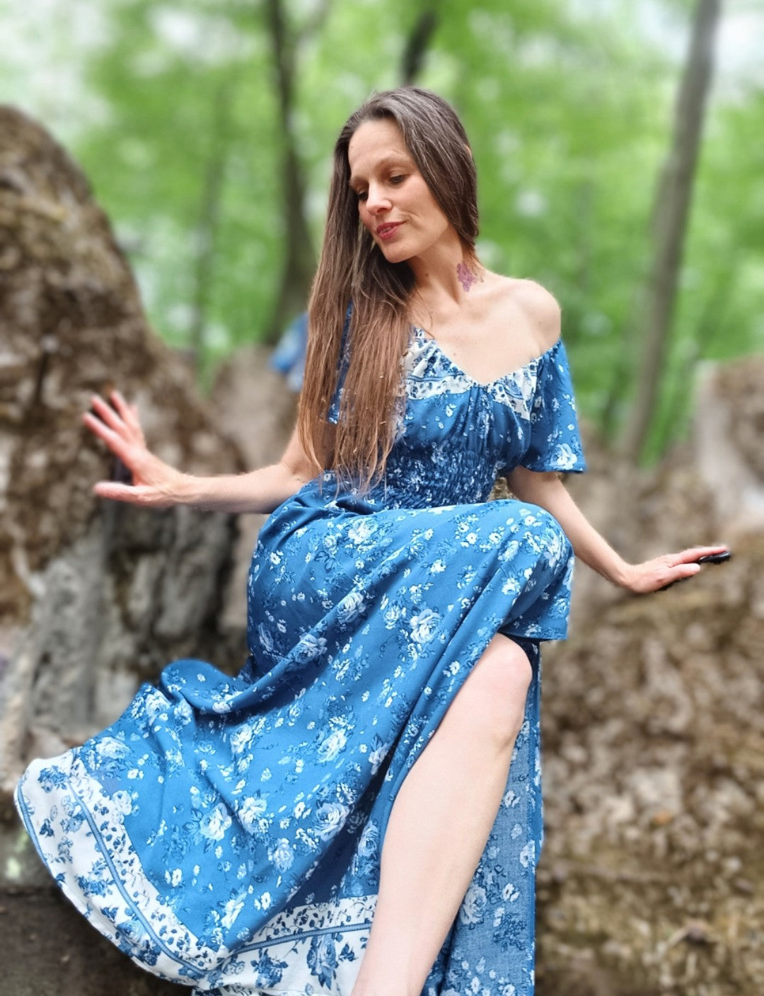 BOHO BLUE MAXI ŠATY S PŘEKRASNÝM DESIGNEM A  BORDUROU