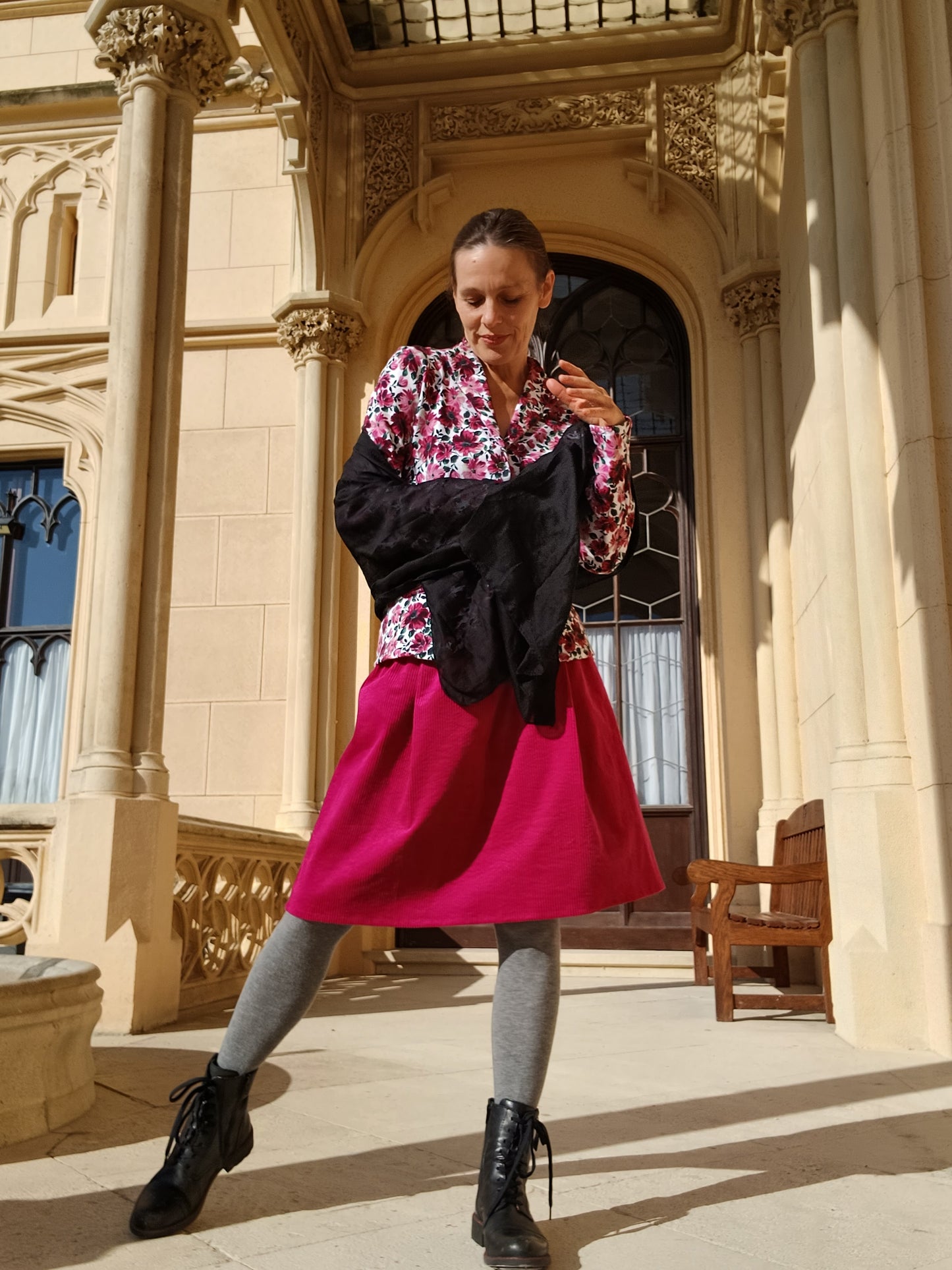 SUKÝNKA KRÁTKÁ Z PEVNĚJŠÍHO MANŠESTRU NÁDHERNÁ  SYTÁ FUCHSIOVÁ