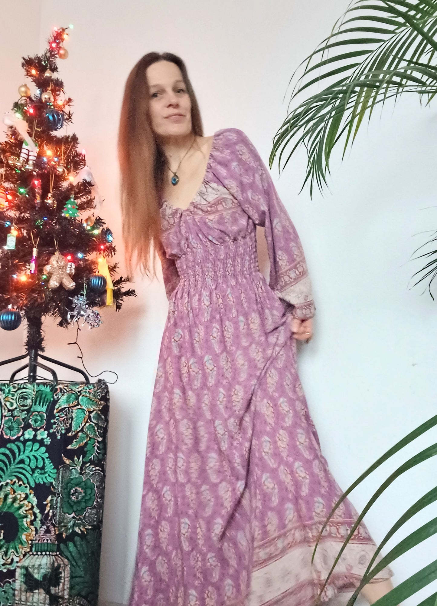 ÚCHVATNÉ BOHO ŠATIČKY S BORDUROU NA RUKÁVECH A V DÉLCE