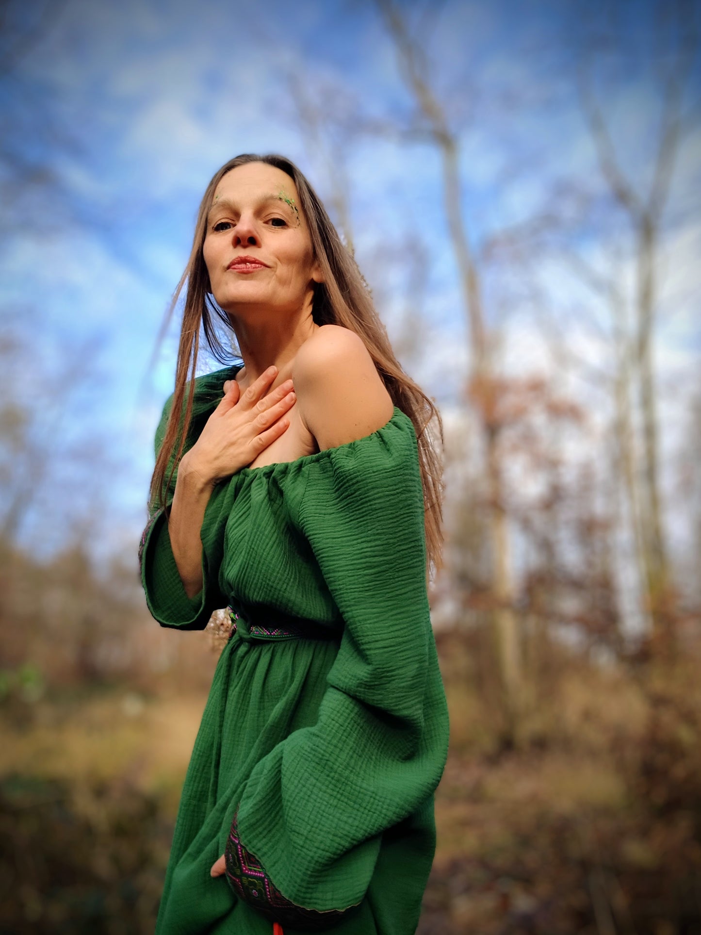 MAGIC GREEN FOREST -S BORDUROU NA RUKÁVECH A S OPASKEM