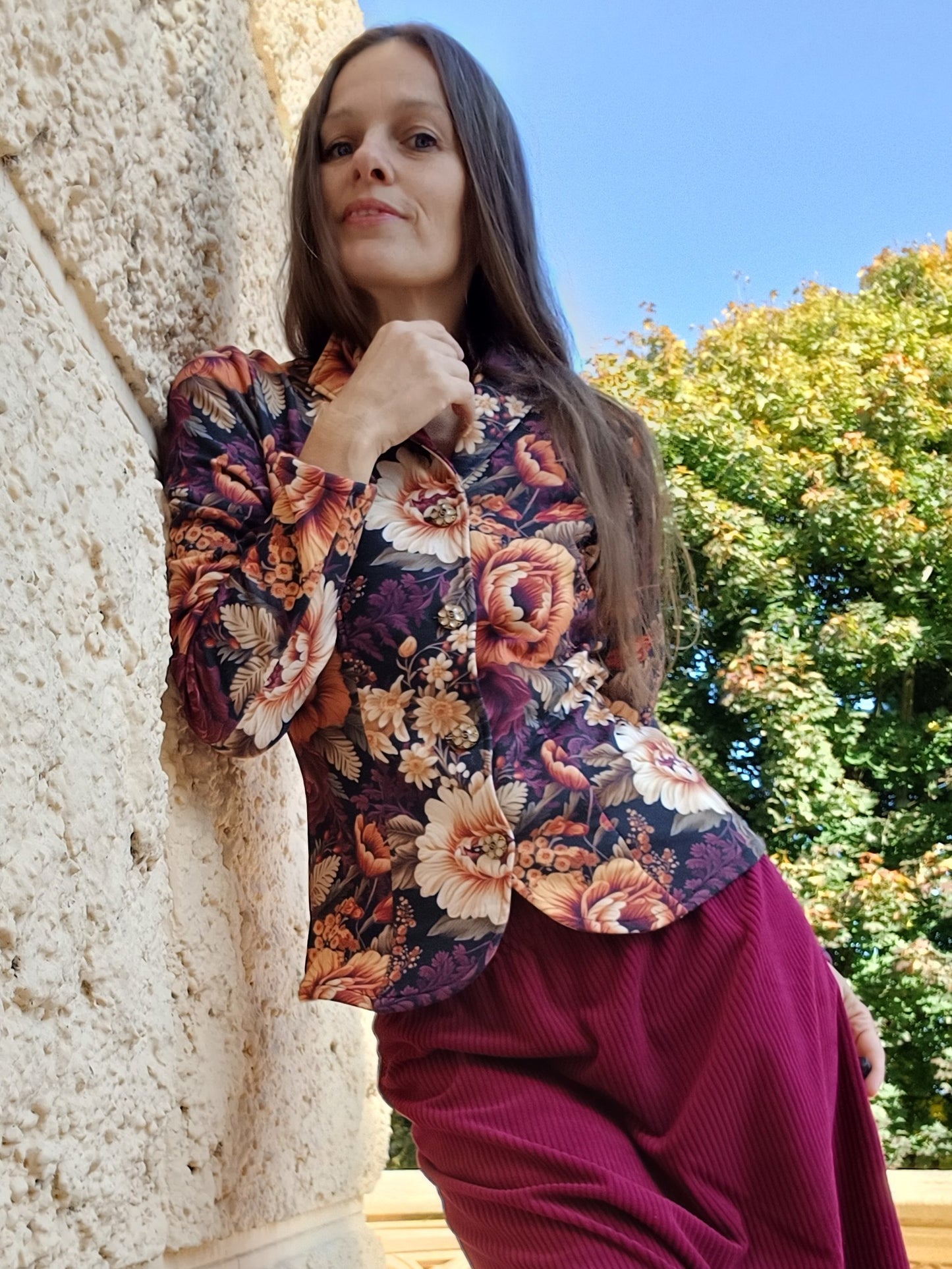 MANŠESTROVÁ SUKNĚ UŽŠÍHO STŘIHU BURGUNDSKÁ