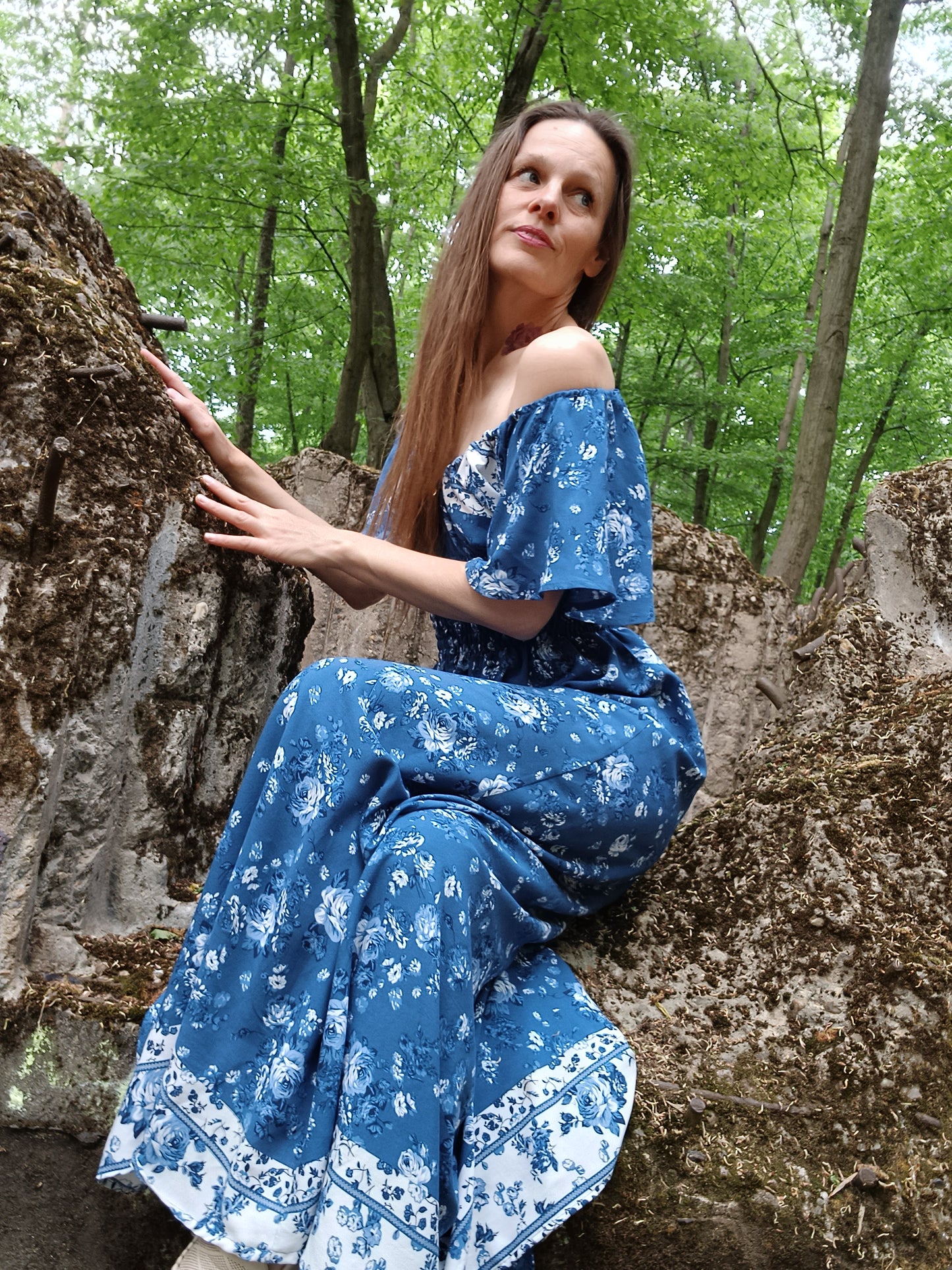 BOHO BLUE MAXI ŠATY S PŘEKRASNÝM DESIGNEM A  BORDUROU