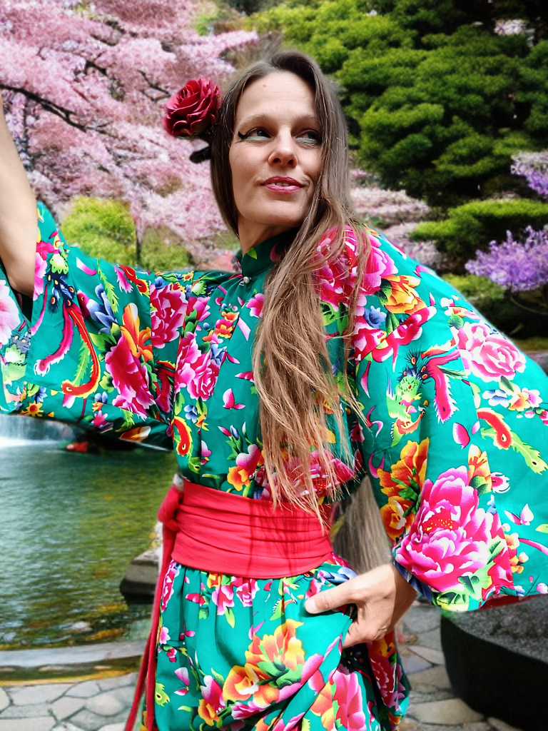 ŠATY KVĚTINOVÉ  V JAPONSKÉM STYLU
