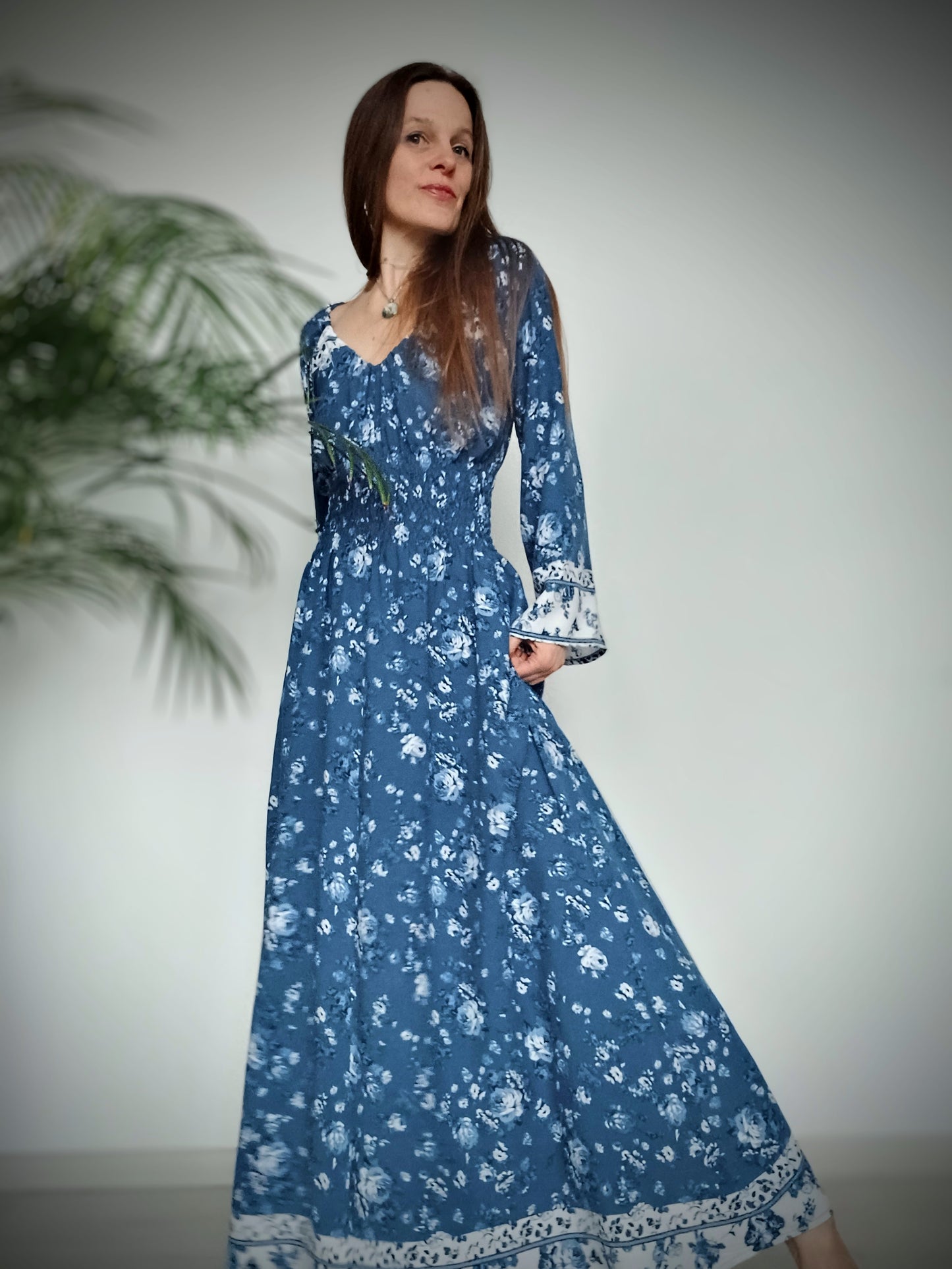 ÚCHVATNÉ BLUE ŠATY KVĚTINOVÉ S BORDUROU