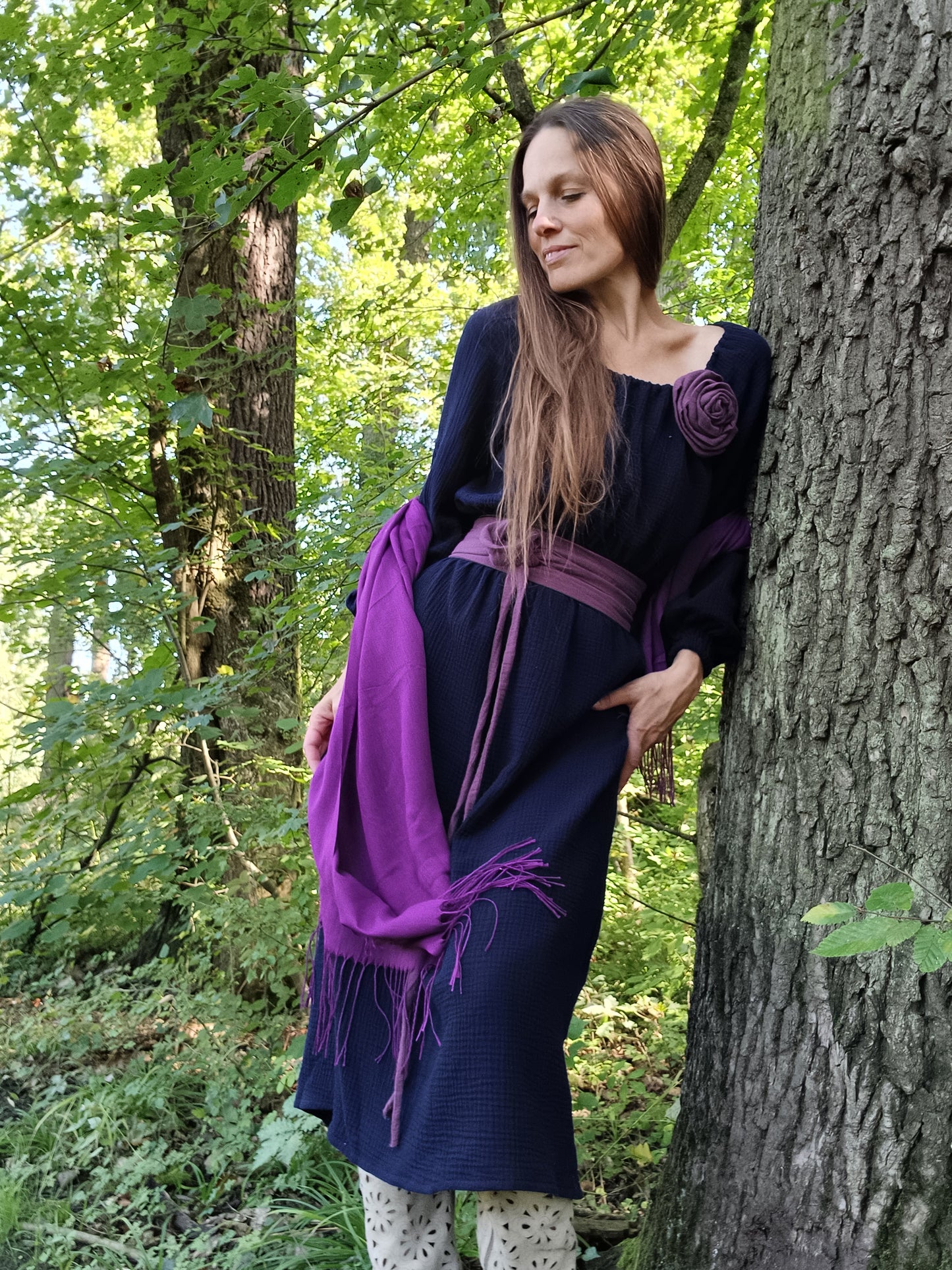 PŮLNOČNÍ MODRÉ ŠATY Z ORGANIC MUŠELÍNU