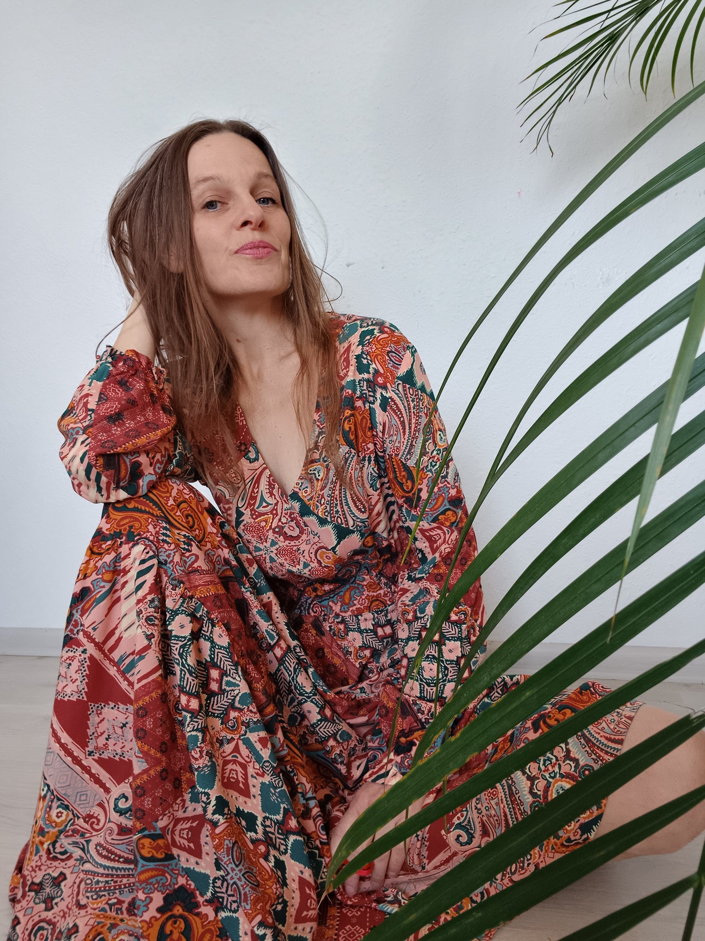 NÁDHERNÉ BOHO ŠATY MAXI S VOLÁNEM