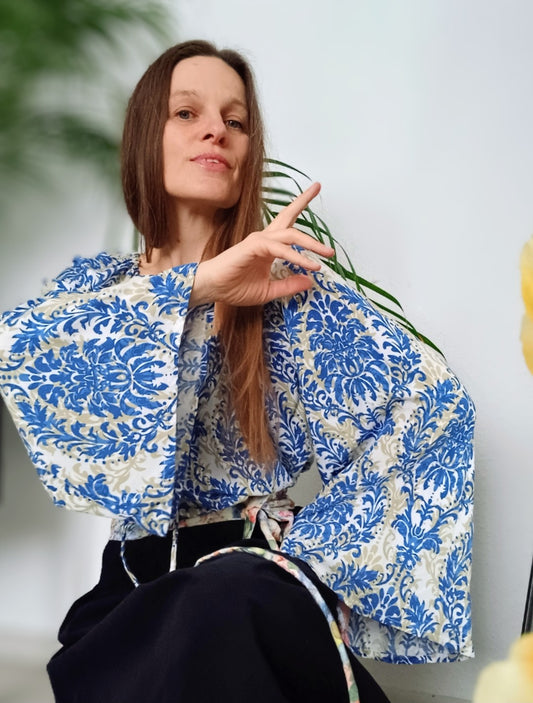 PŮVABNÁ HALENKA V BOHO STYLU V NADHERNÉ BLUE BARVĚ