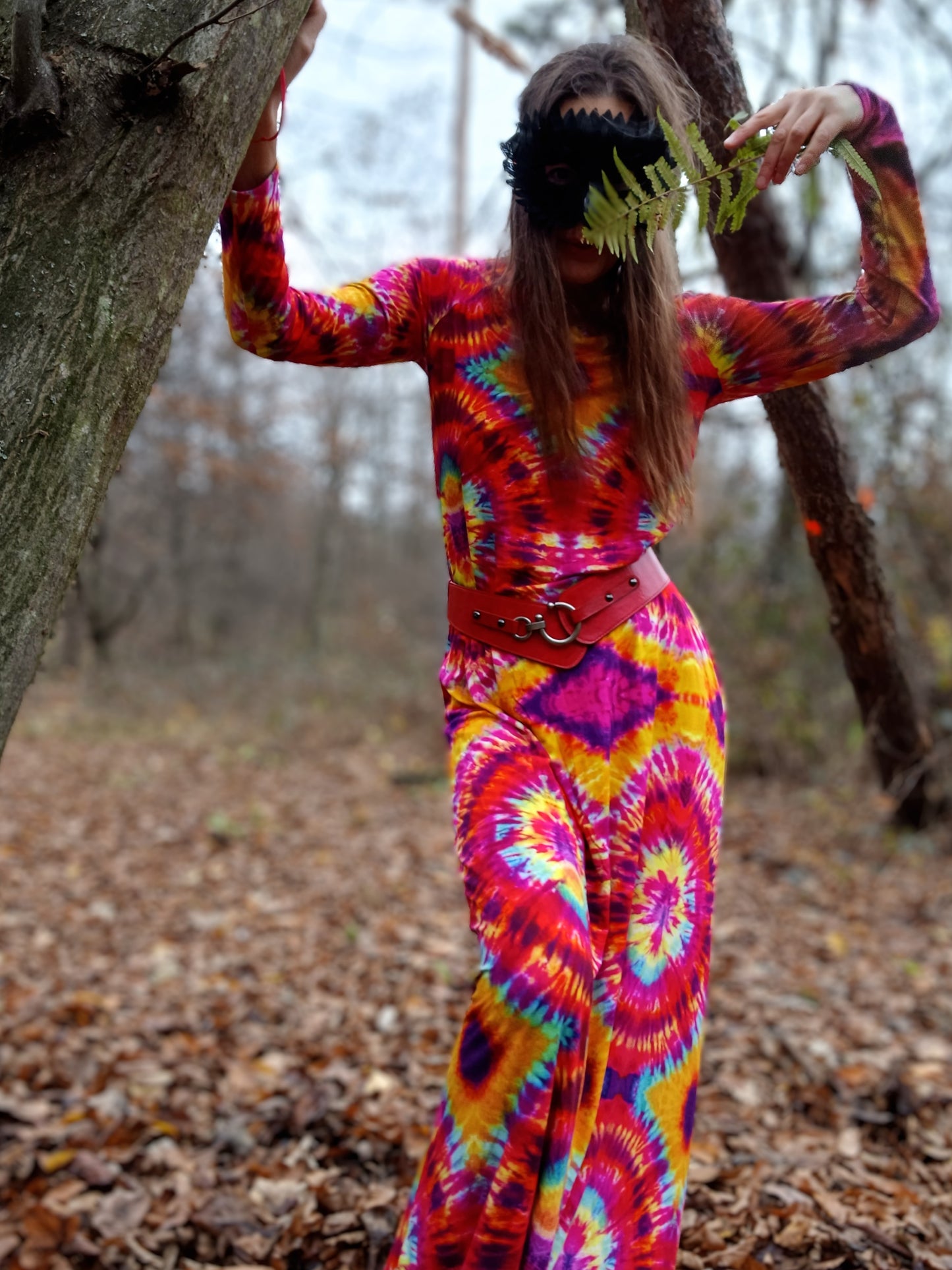 ÚCHVATNÉ  DIVOKÉ MAXI ŠATY BATIKA S OPASKEM