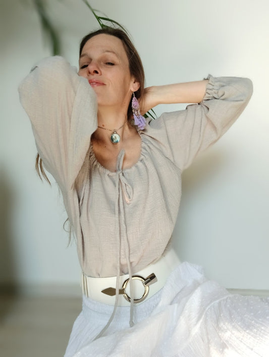 MAXI SUKNĚ SNĚHOBÍLÁ S BORDUROU (NÁDHERNÁ APLIKACE STUHY V BOHO STYLU)