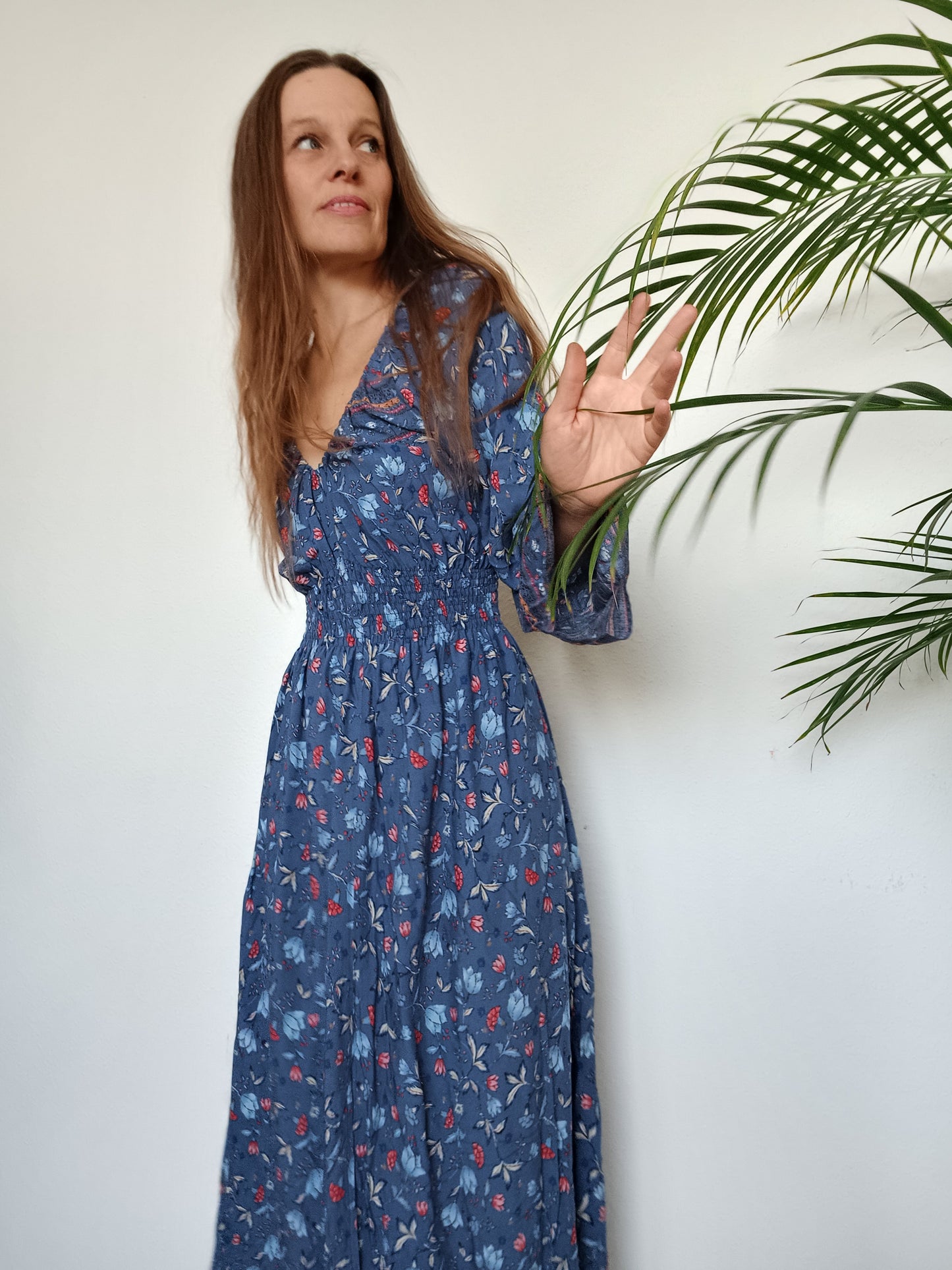 ÚCHVATNÉ MODRÉ MAXI ŠATY S BORDUROU